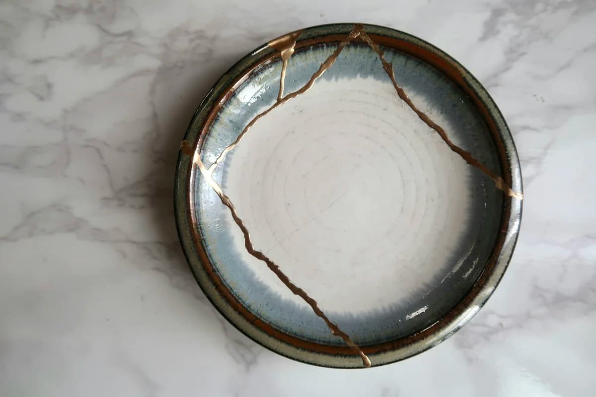 Round brown and white ceramic plate